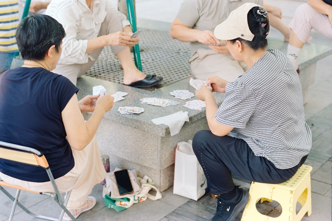 鲸鱼撞船致1人落水 美新泽西州海岸现惊险一幕